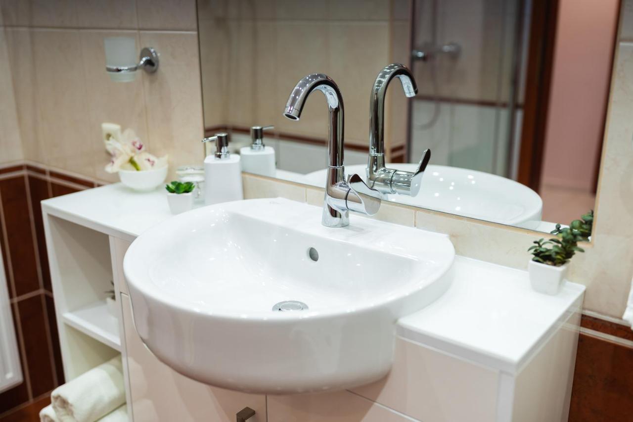 Sara-Lux Apartman Nyarliget Екстер'єр фото