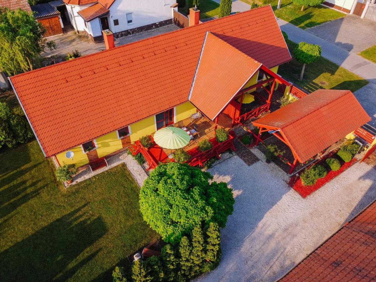 Sara-Lux Apartman Nyarliget Екстер'єр фото