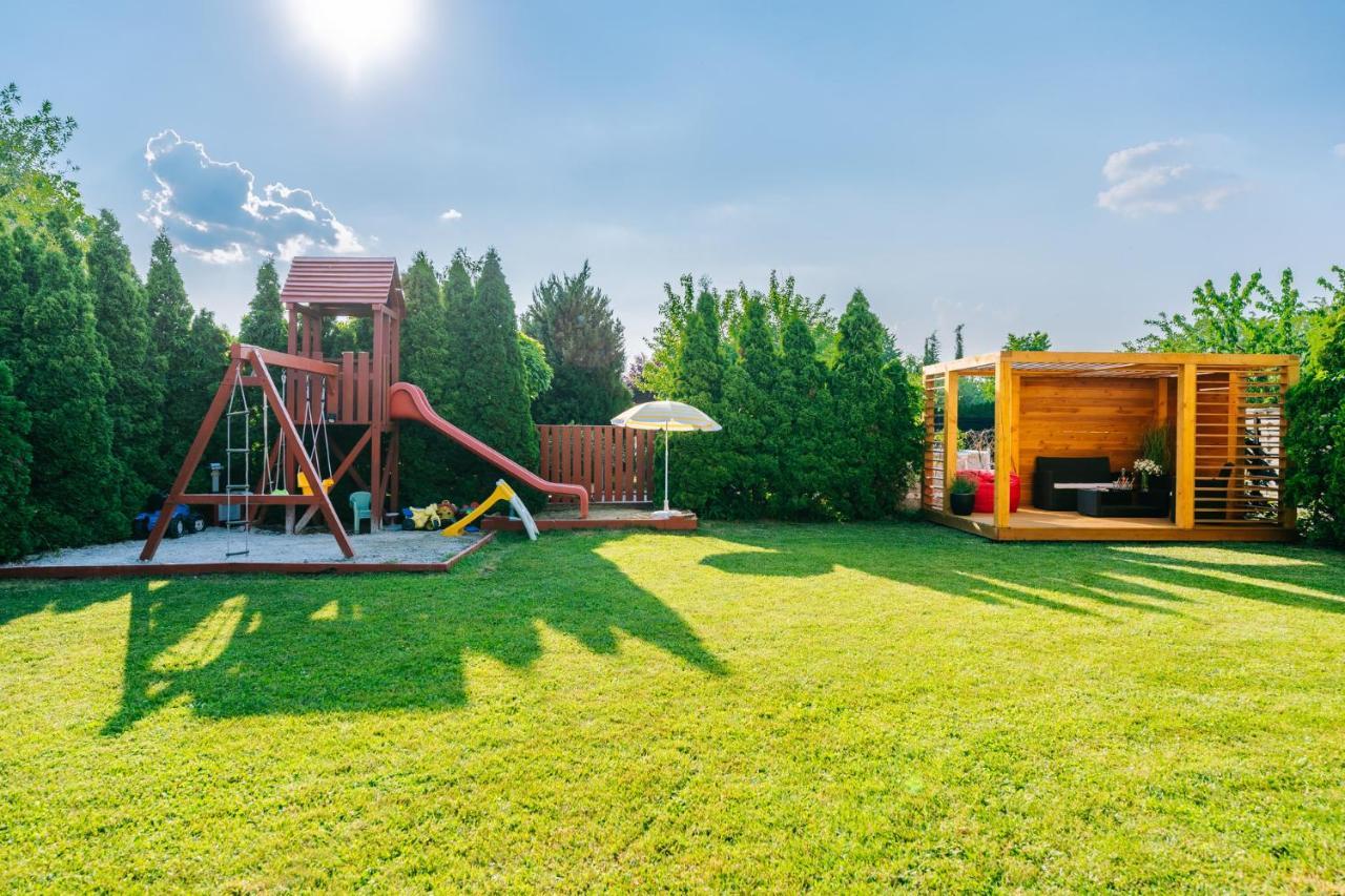 Sara-Lux Apartman Nyarliget Екстер'єр фото