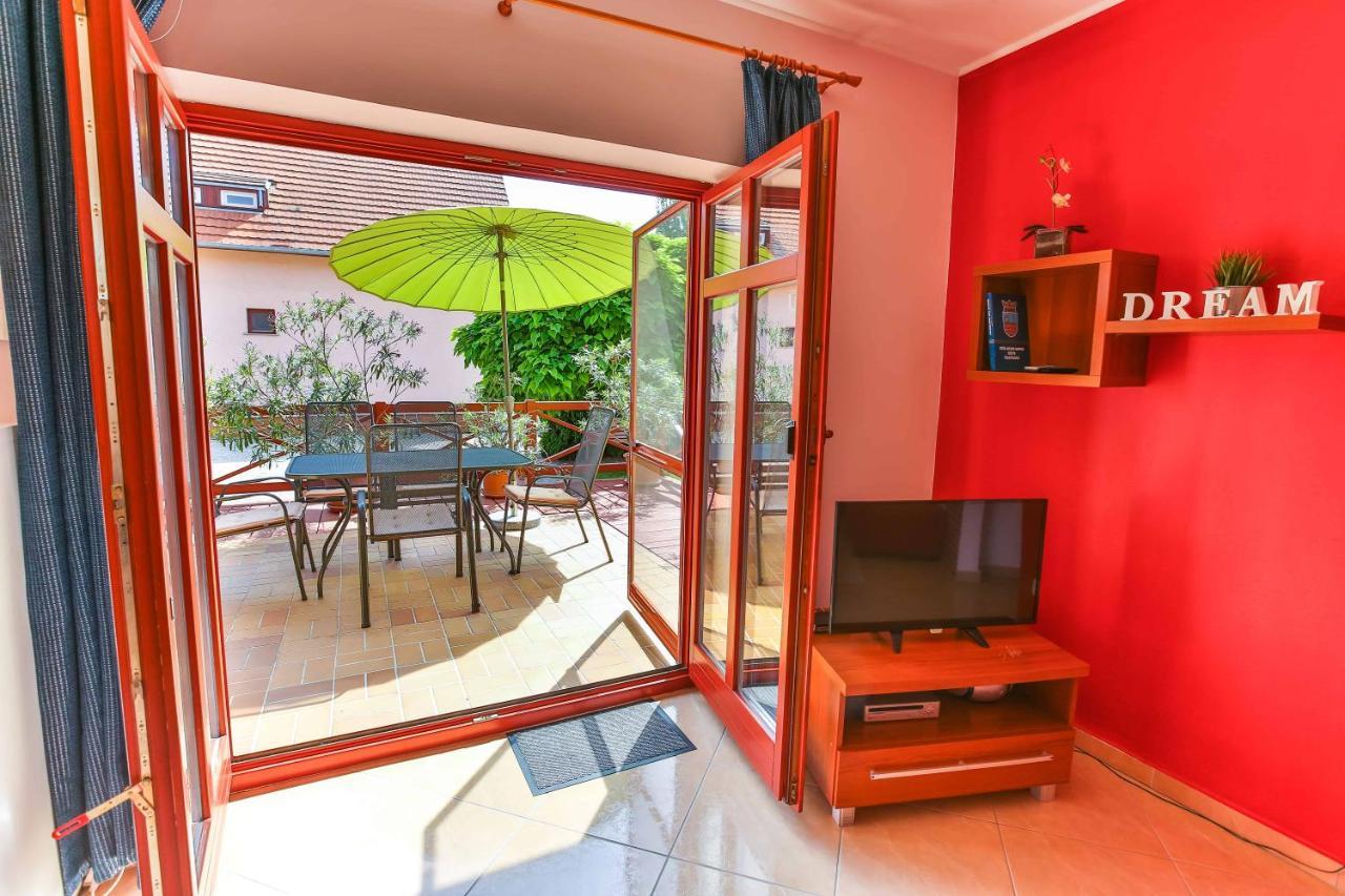 Sara-Lux Apartman Nyarliget Екстер'єр фото
